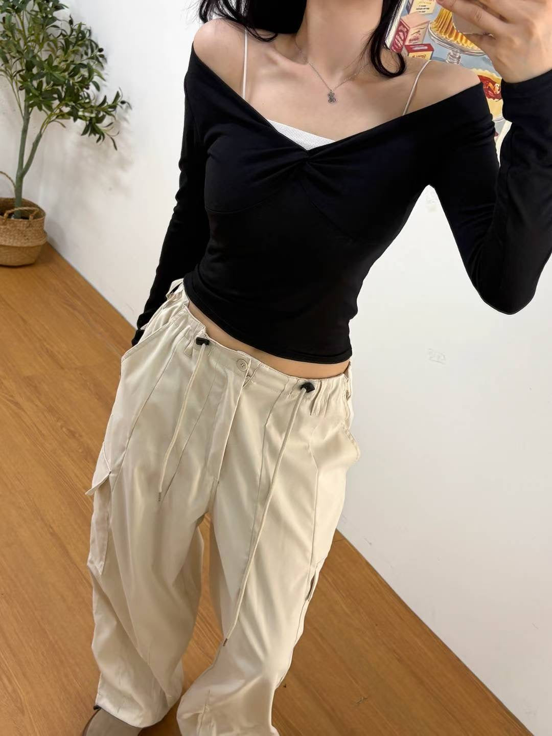 【扭結長袖Top】 Basic Solid Twisted Long Sleeve Top