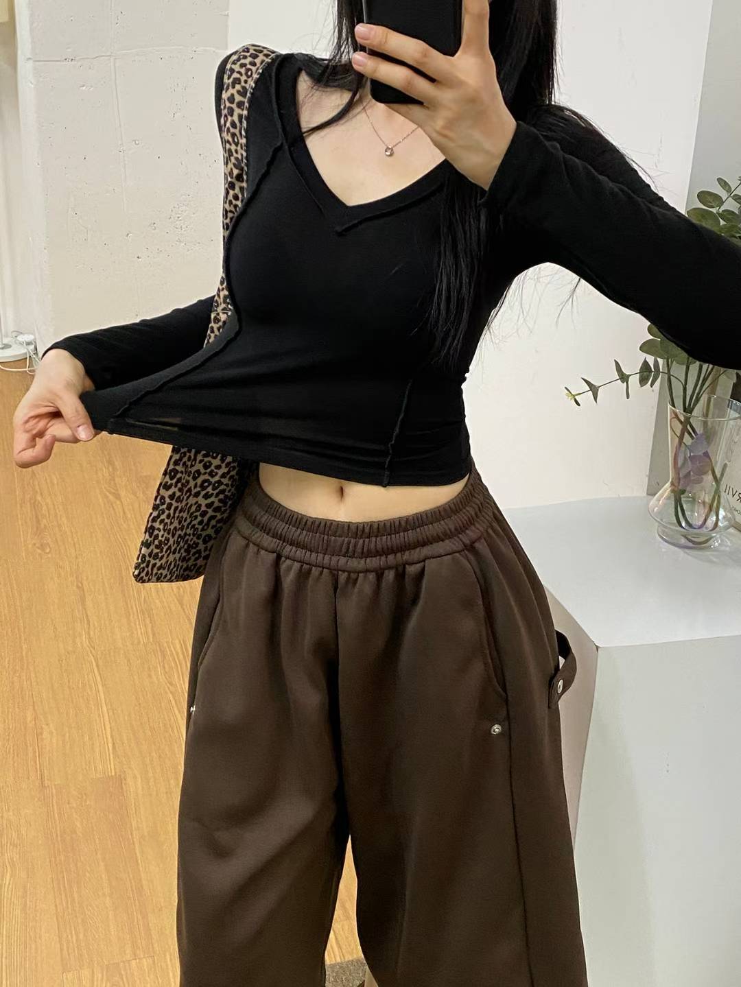 【$99系列｜型格v領打底】Basic Solid Single V Neck Long Sleeve Top
