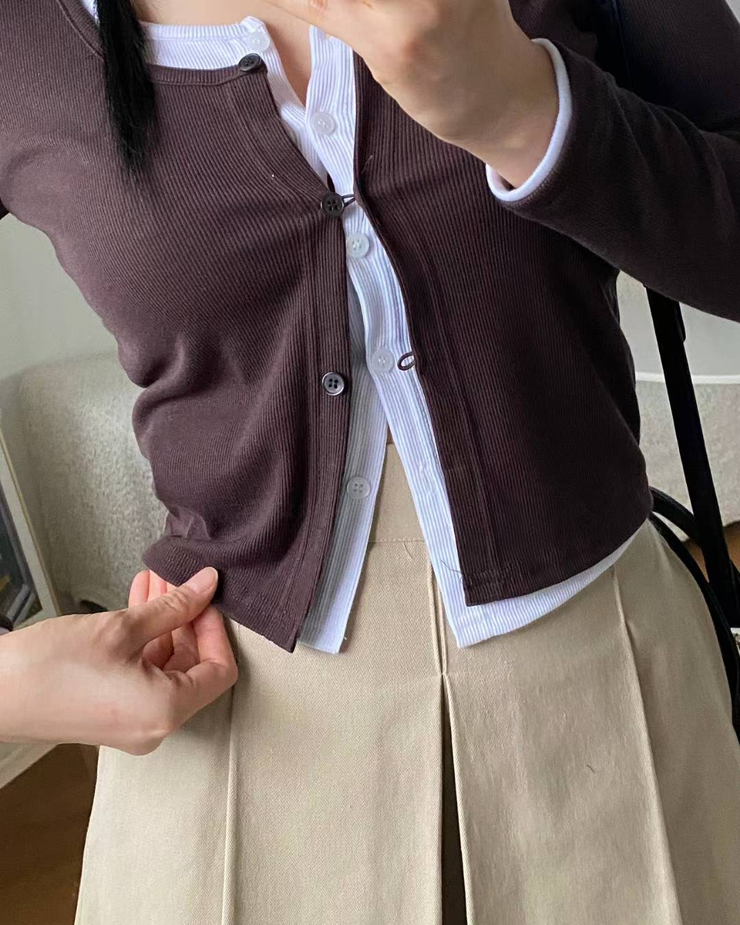 【假兩件長袖Crop Top】 Layered Roble Button Long Sleeve Crop Top