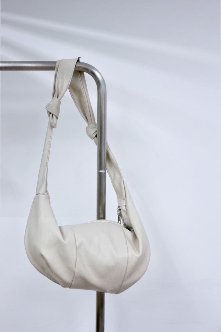 Solid Croissant Ajustable Strap Bag