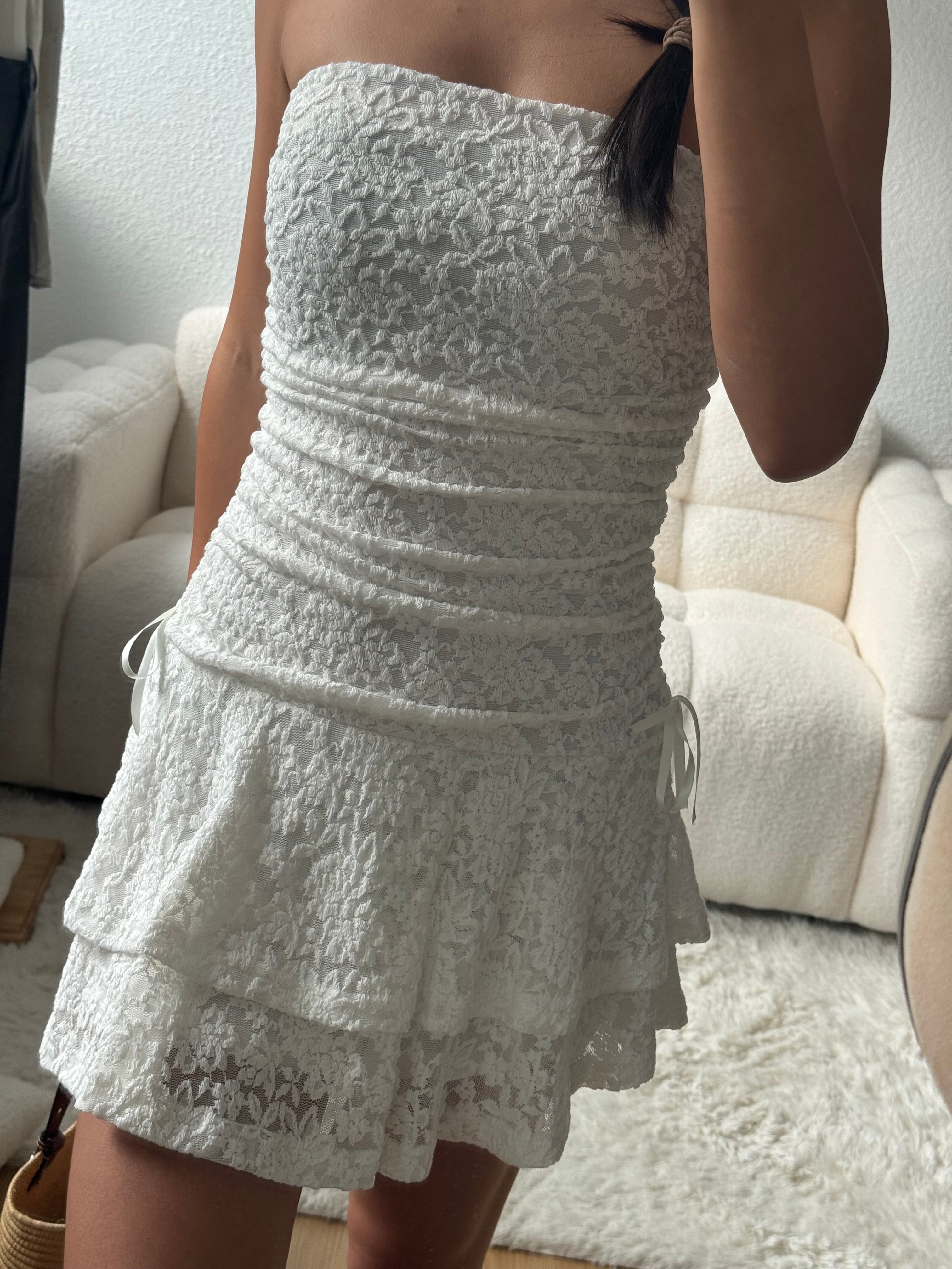 【歐美風平口繡花短裙】Solid Lace Tube Top Dress