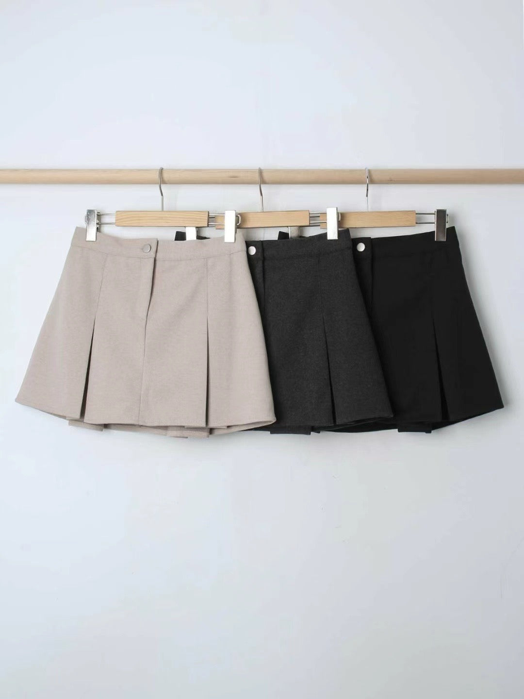 【磨毛百摺裙褲～】Juliane Solid Pleated Skort