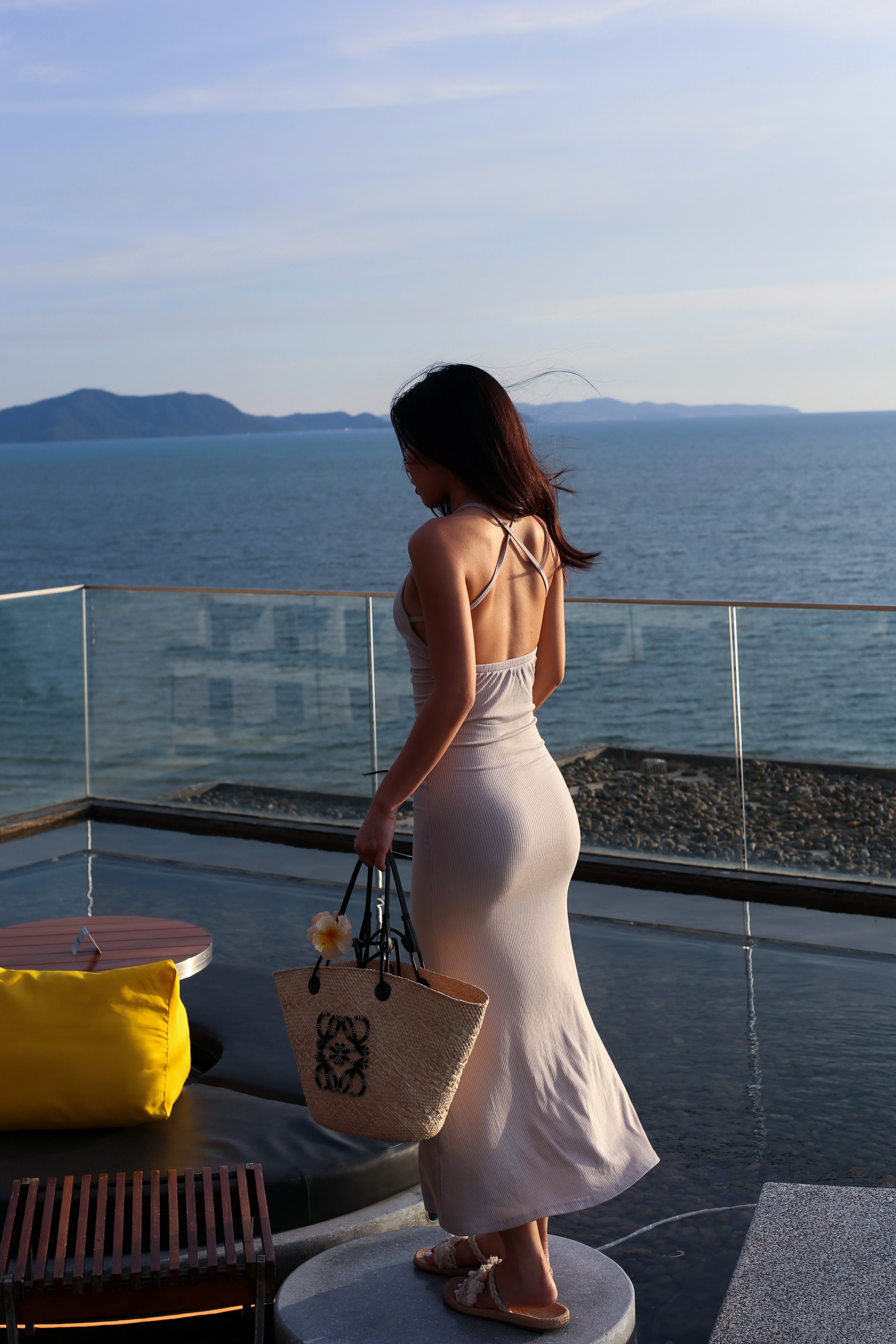【✔️PAD｜交叉露背設計】Basic Solid Cross Backless Mermaid Dress