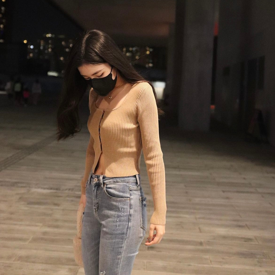 Tamiles Squared Neck Cardigan