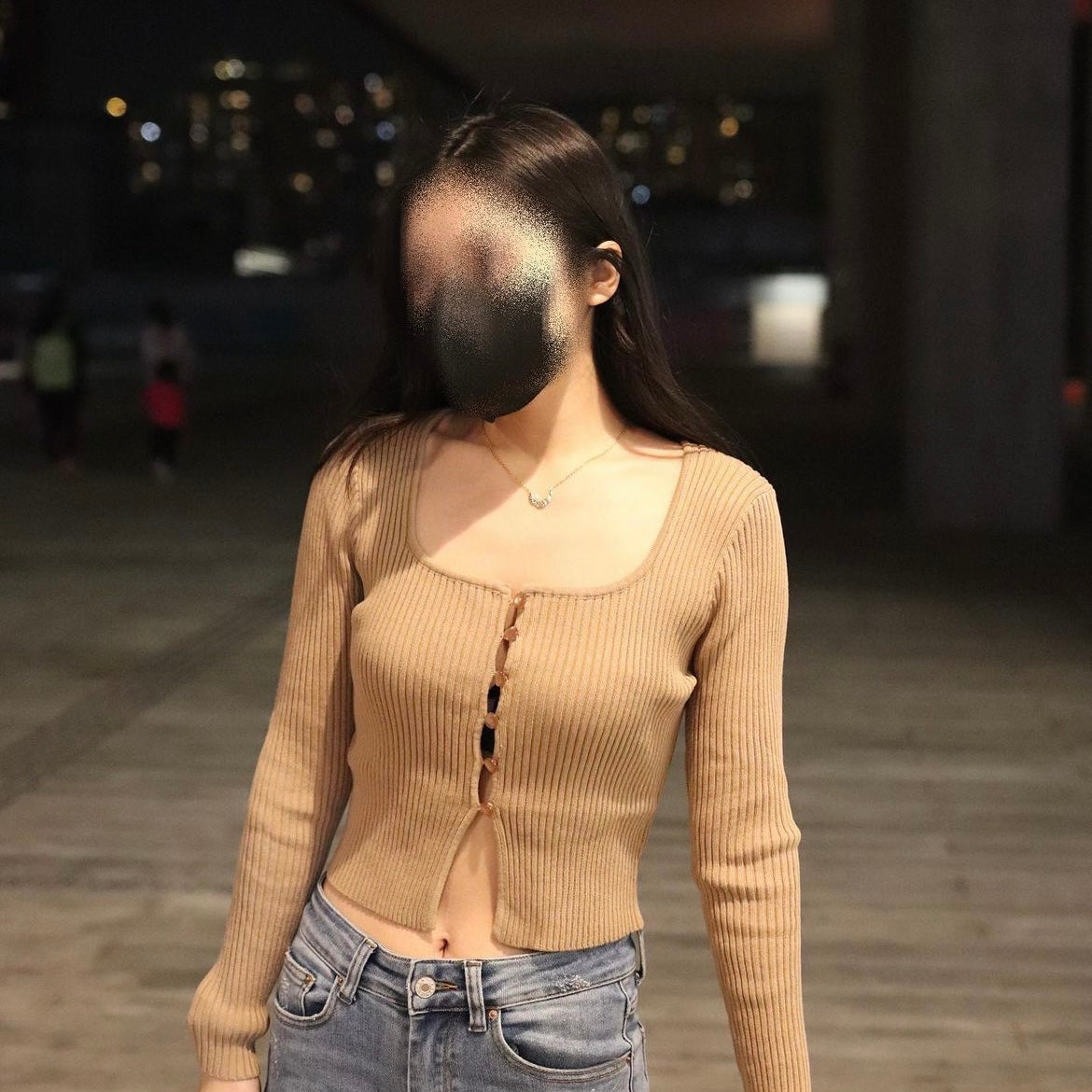 Tamiles Squared Neck Cardigan